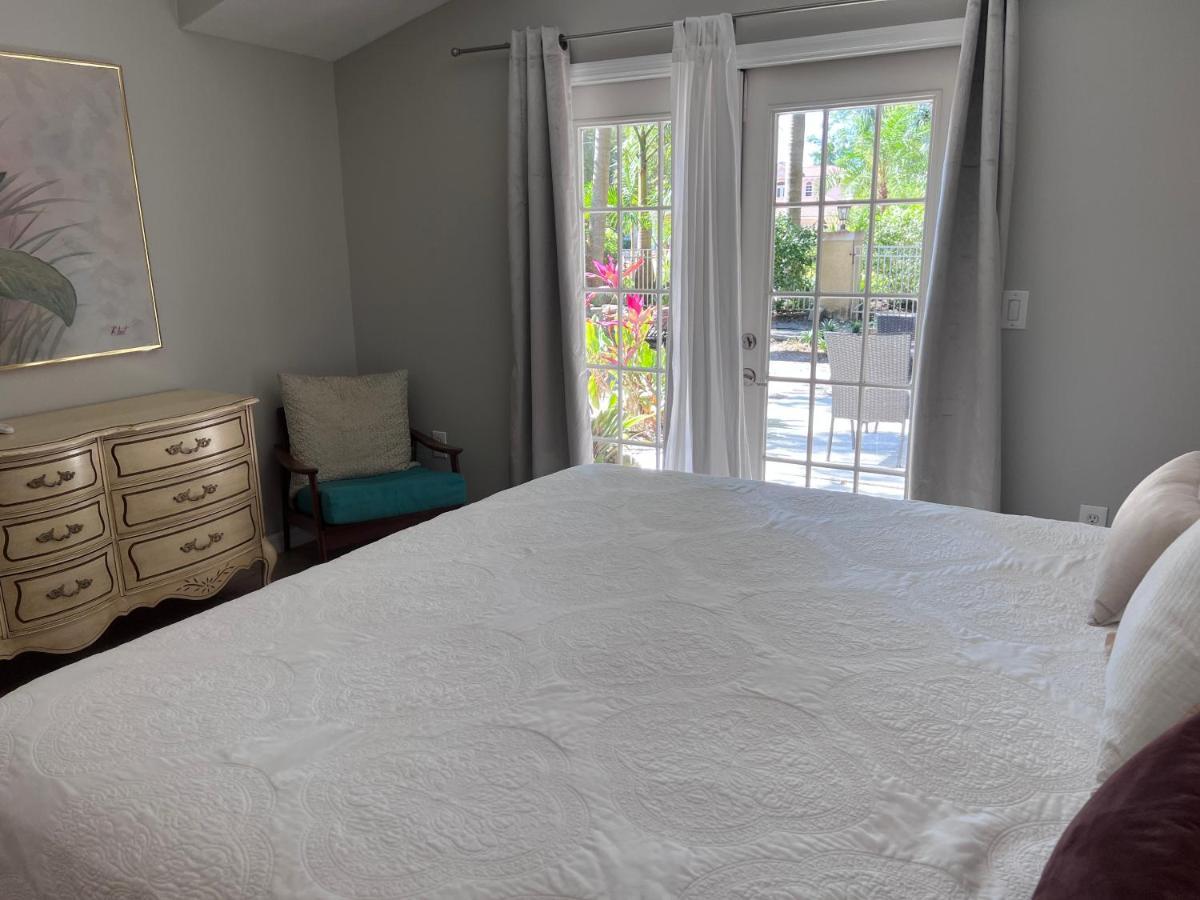 Villa Private With Outside Garden Walk To The Bay And Ringling Museum Minutes From Downtown Sarasota