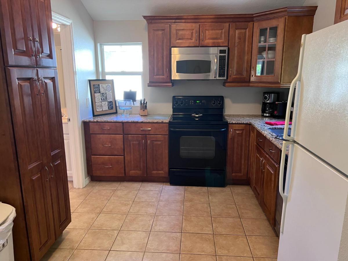 Private With Outside Garden Walk To The Bay And Ringling Museum Minutes From Downtown Sarasota