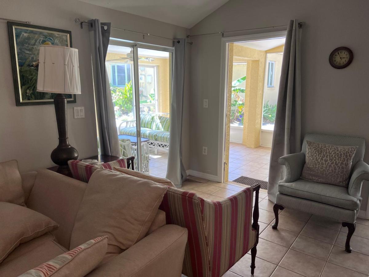 Private With Outside Garden Walk To The Bay And Ringling Museum Minutes From Downtown Sarasota