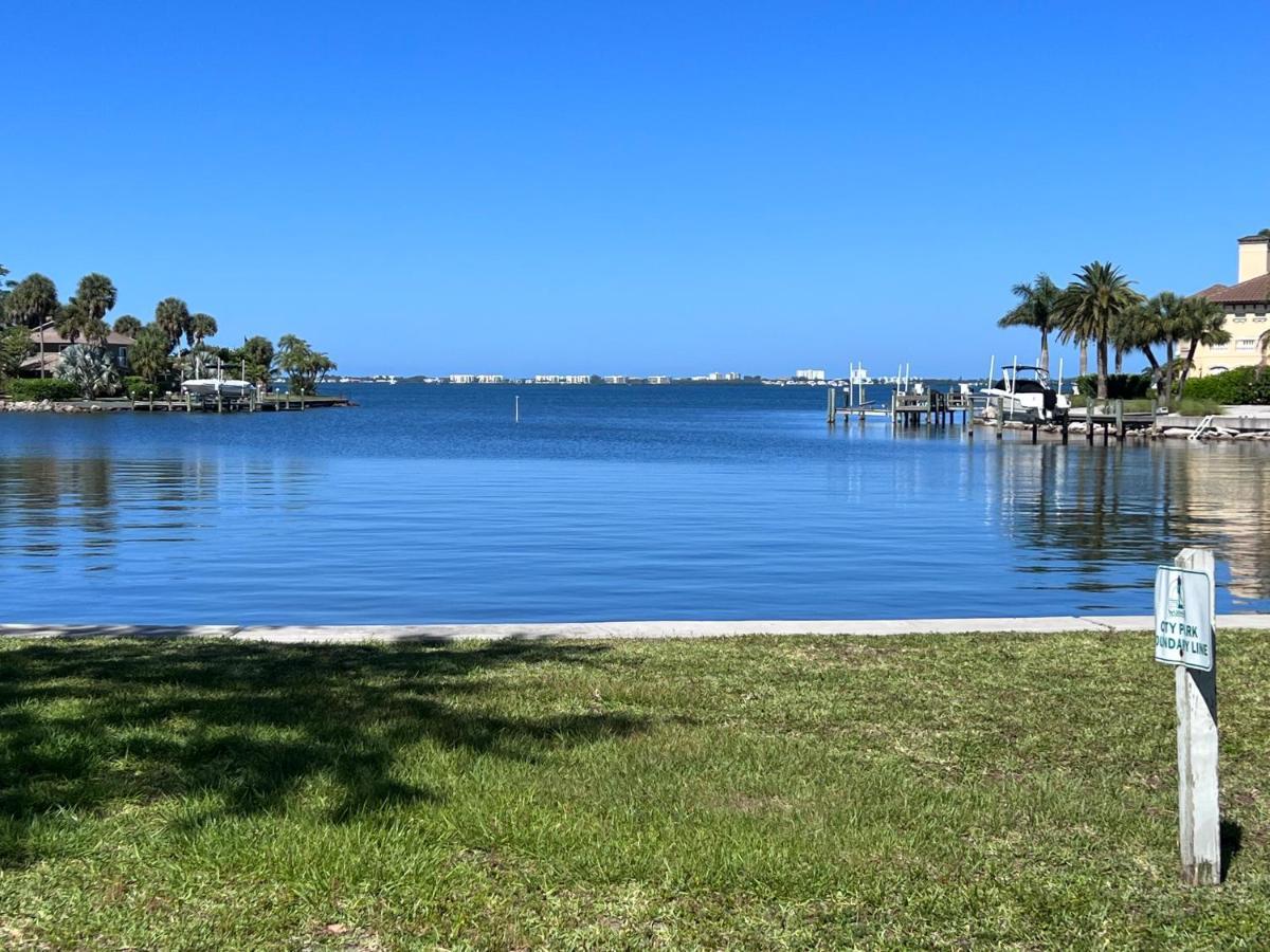 Private With Outside Garden Walk To The Bay And Ringling Museum Minutes From Downtown Villa Sarasota